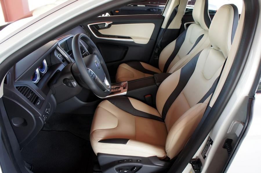 Volvo XC60 R-Design 2012 года  (фото 72 из 90)